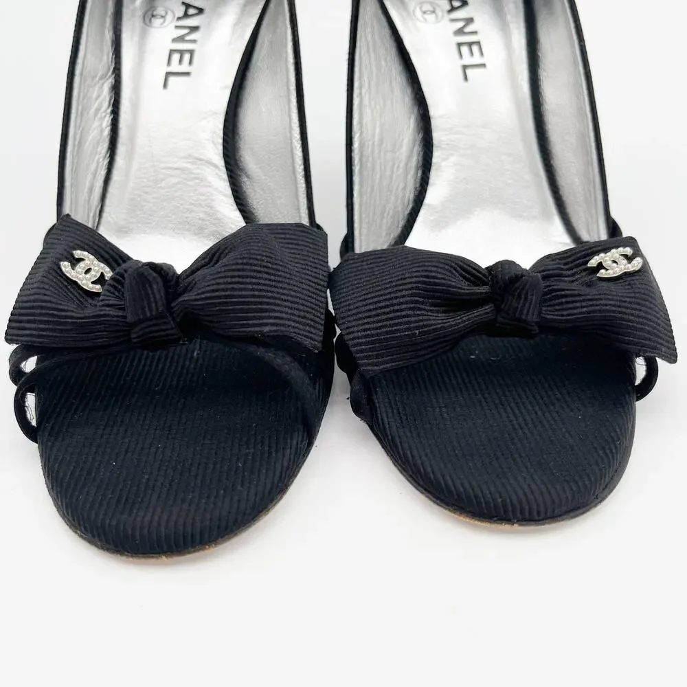 Chanel Vintage Karl Lagerfeld Y2K Grosgrain Bow Pearl CC Peep Toe Heels EU 37